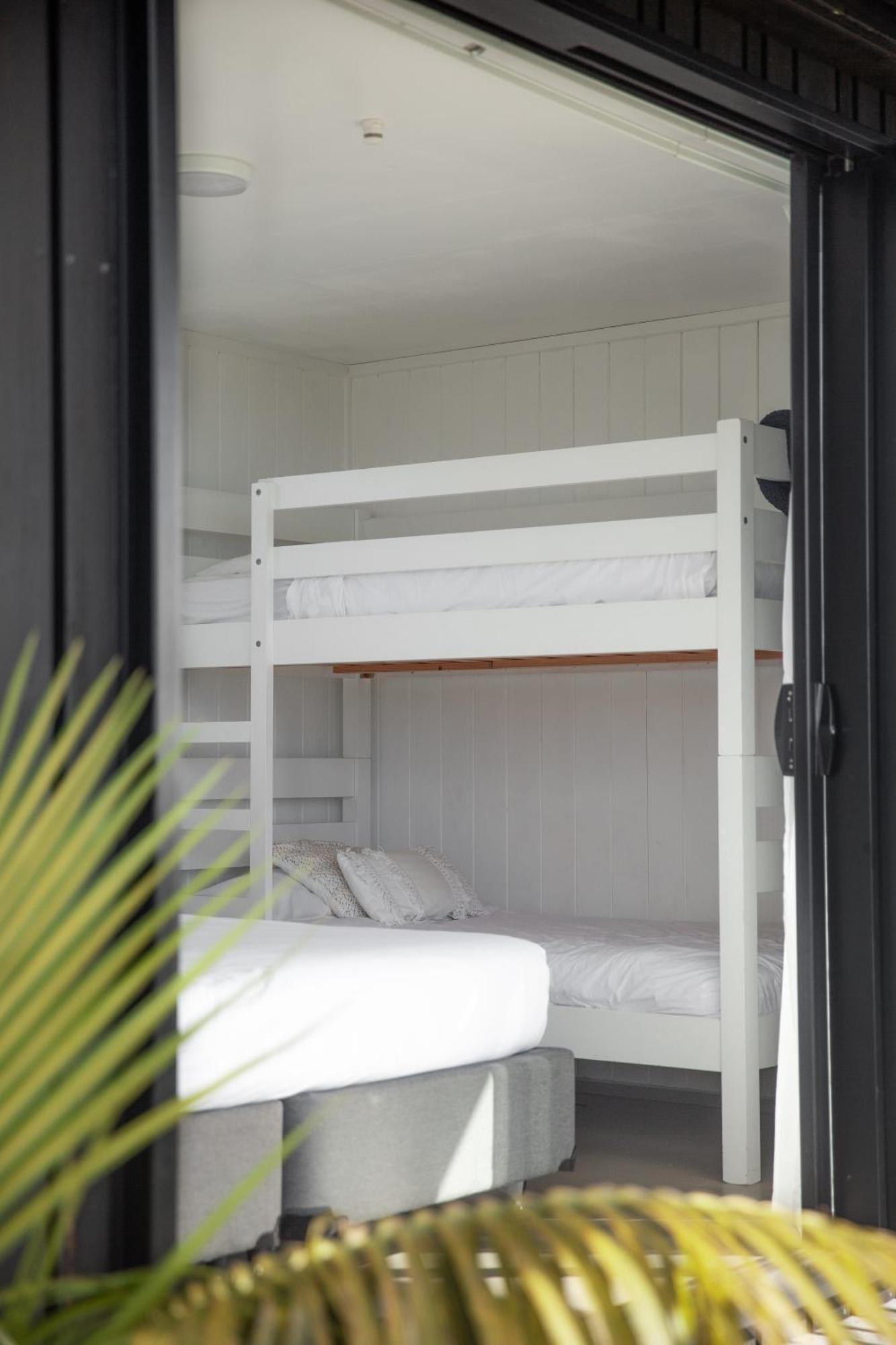 Aotearoa Surf Eco Pods Hotel Te Arai Eksteriør billede